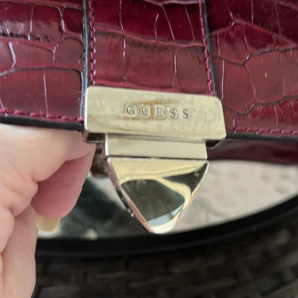 GUESS VINTAGE SHOULDER BAG - Picture 9 of 10